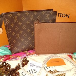 Louis Vuitton toiletry pouch 26!!! Discontinued. Mint condition.